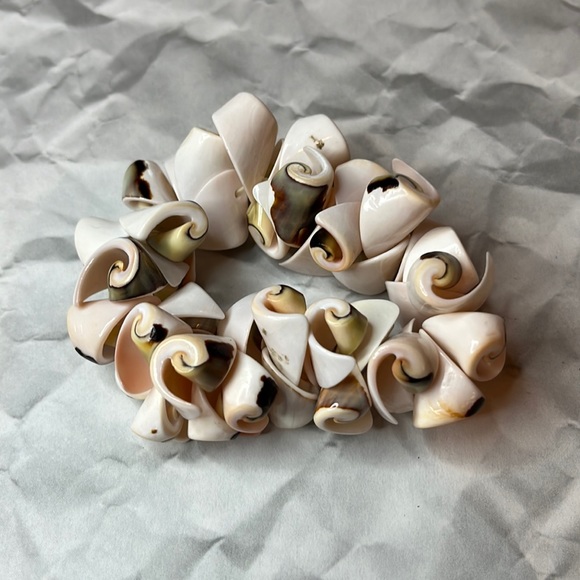 Shell bracelet - Picture 1 of 2
